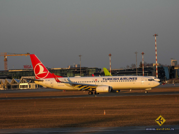Boeing 737-8F2